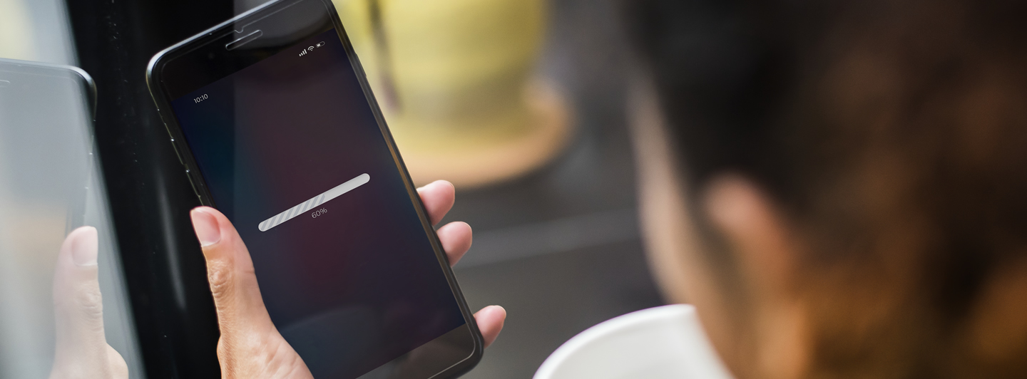 FECA - CS Download App loading-symbol-on-a-smartphone-screen
